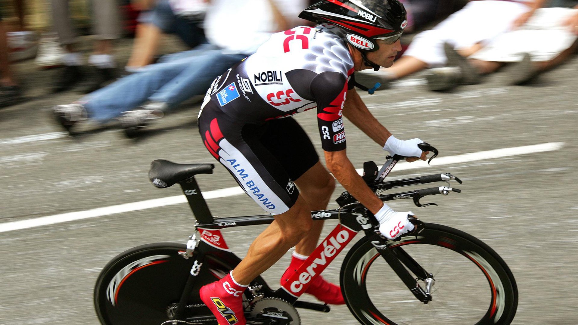 红牛车队惊天逆转红牛二队，维斯塔潘高光表现诠释王者归来